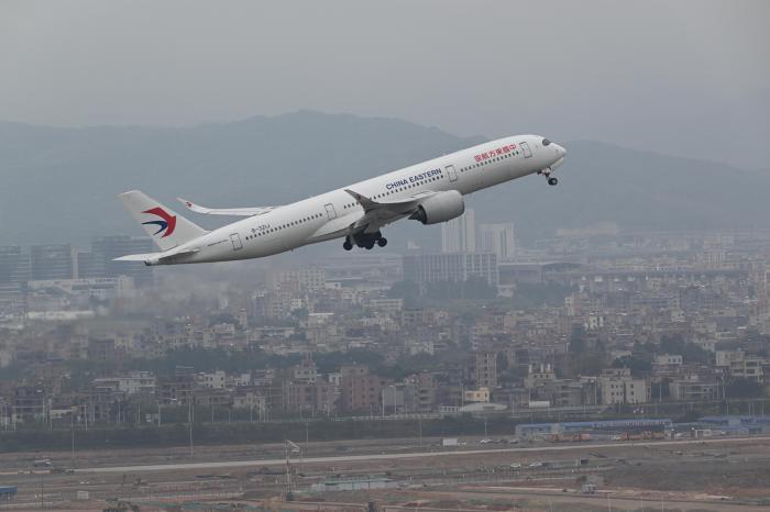 东航在白云机场开通国内转国际“联程值机、行李直挂”业务